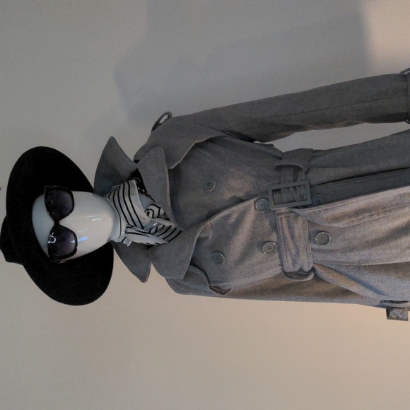 Gorgeous stunning grey peacock coat, size s, perfect condition - Picture 3 of 5